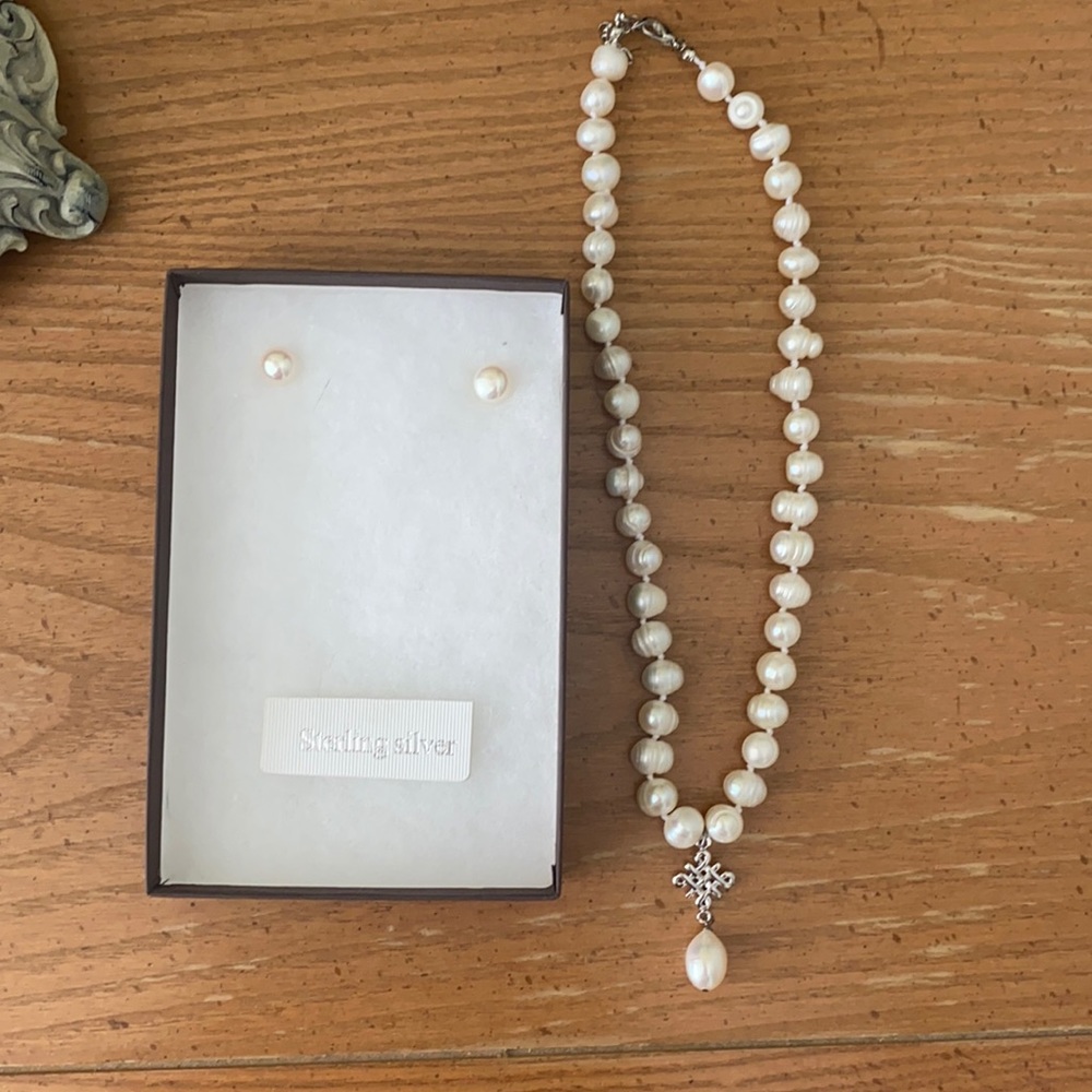Pearl necklace with earring set